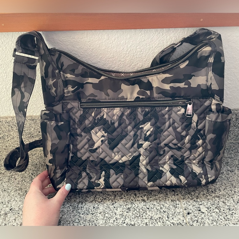 EUC Lug Camper SE in Camo Black